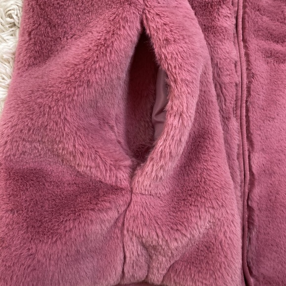 🎉HP🎉 J. Crew Faux Fur Vest 💗 Guava Berry Pink - Picture 13 of 16